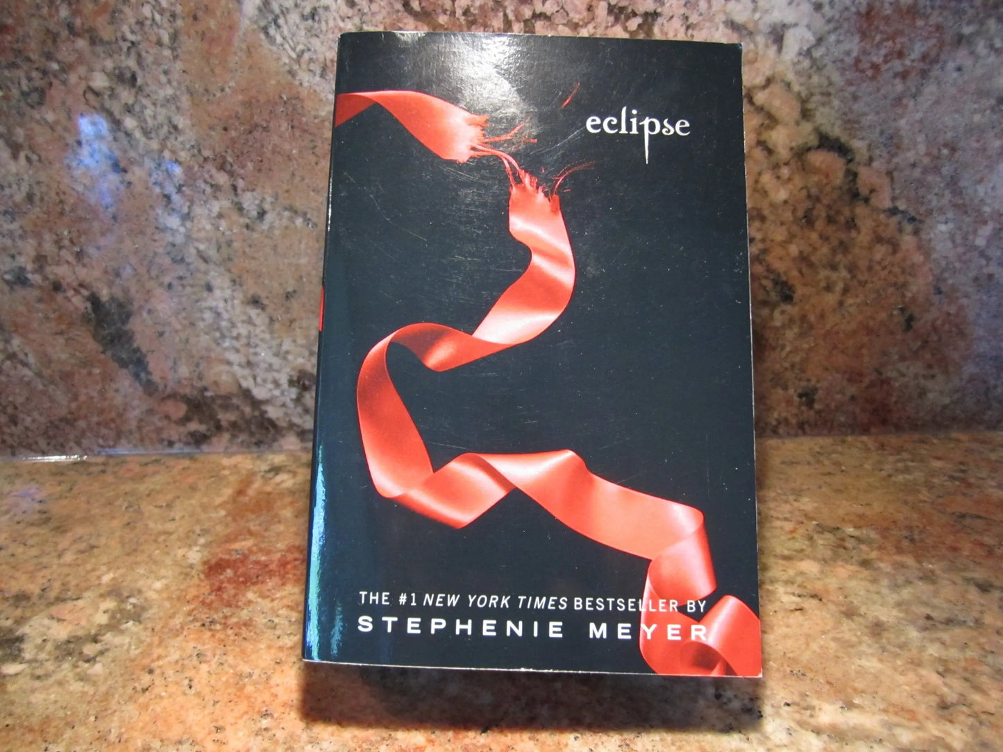 Eclipse (Twilight Sagas) The Happy Book Stack