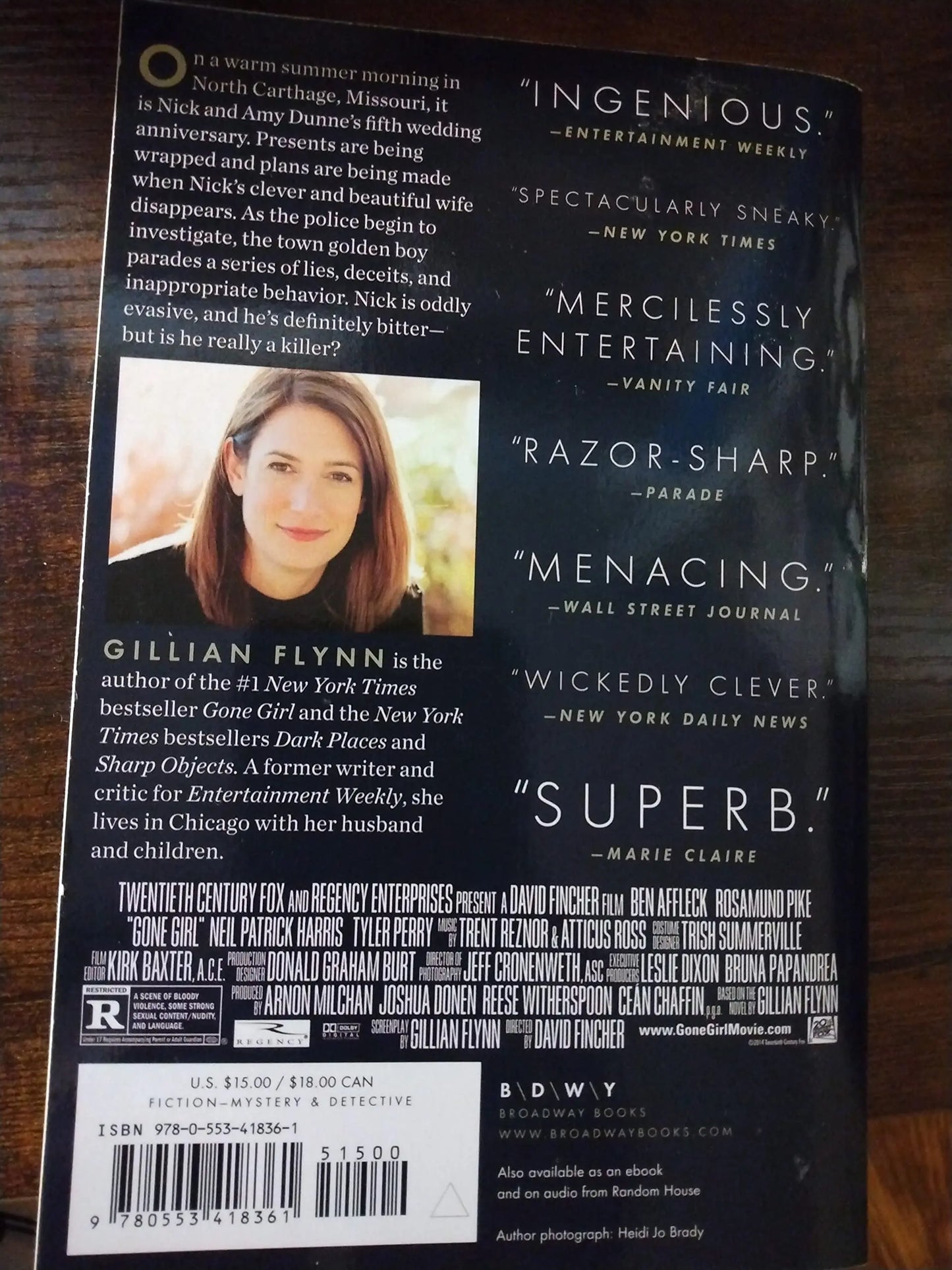 Gone Girl (Movie Tie-In Edition): A Novel The Happy Book Stack