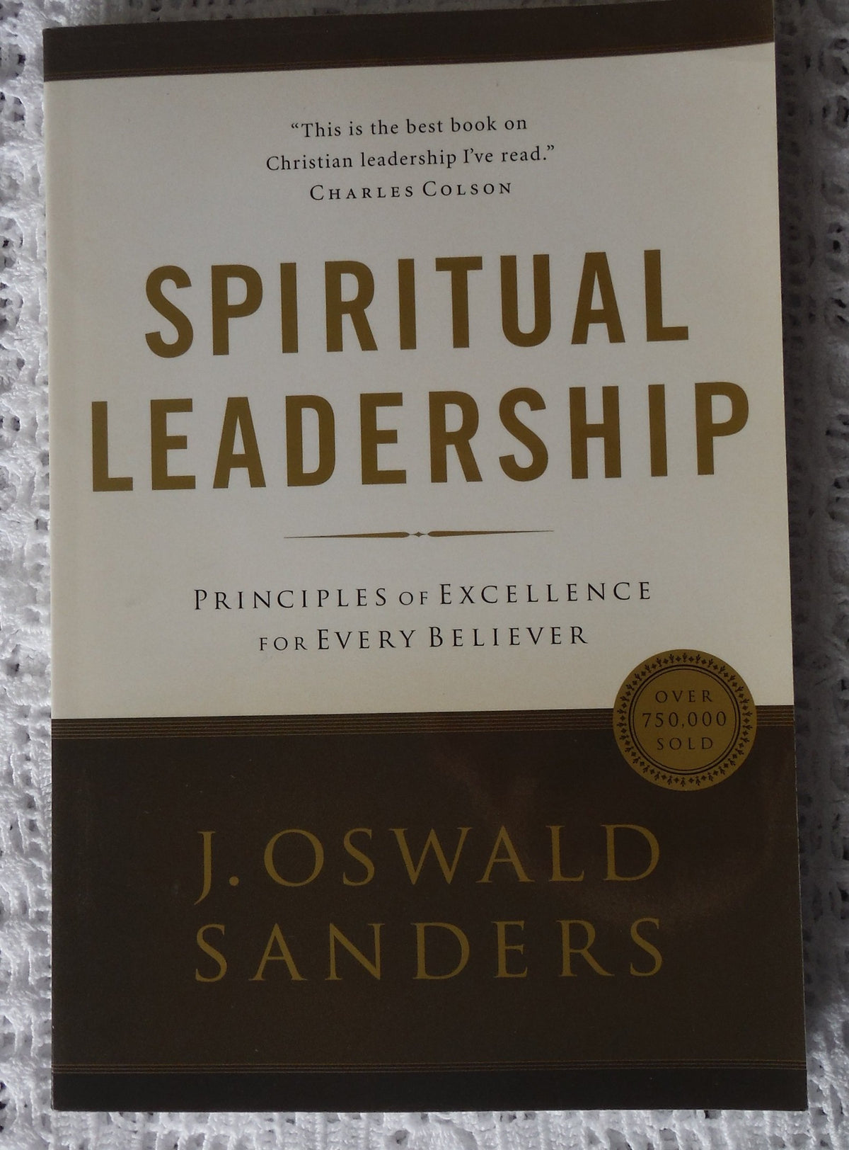 Spiritual Leadership: Principles of Excellence For Every Believer (Sanders Spiritual Growth Series) The Happy Book Stack