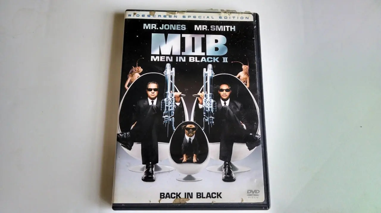 Men in Black II (Widescreen Special Edition) The Happy Book Stack