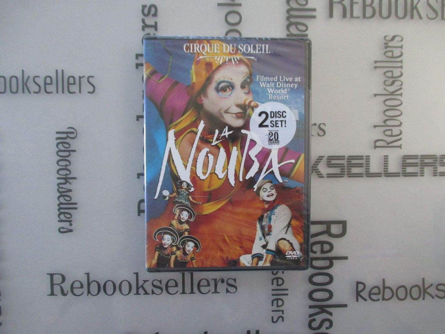 Cirque du Soleil - La Nouba The Happy Book Stack