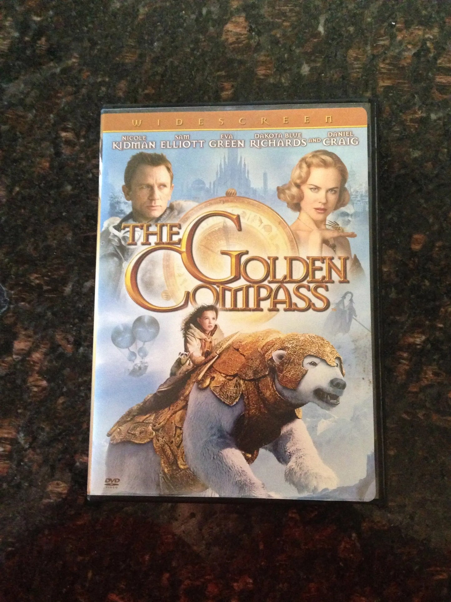 The Golden Compass (Widescreen Single-Disc Edition) The Happy Book Stack