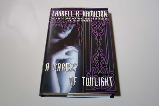 A Caress of Twilight (Meredith Gentry, Book 2) The Happy Book Stack