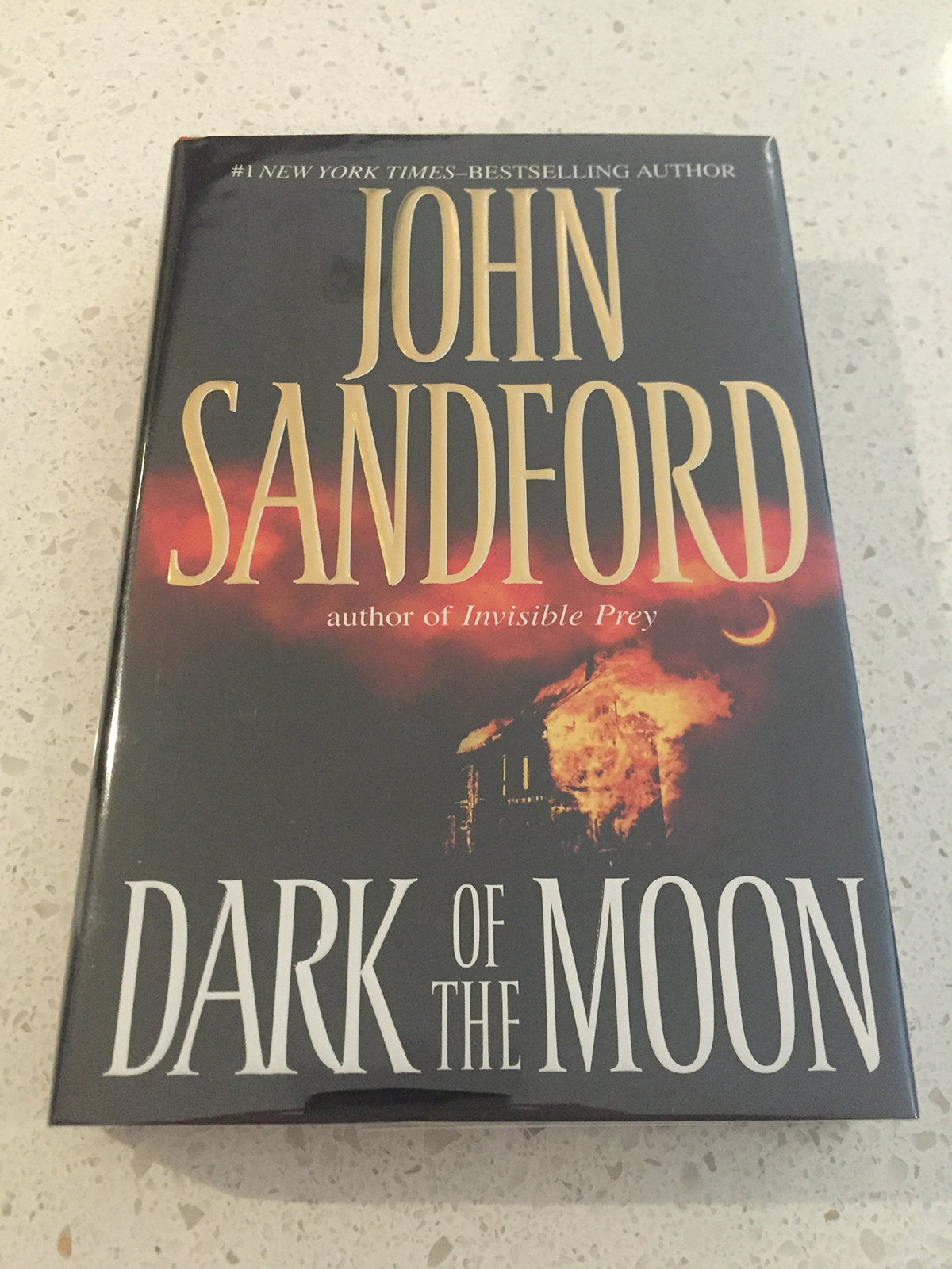 Dark of the Moon (A Virgil Flowers Novel) The Happy Book Stack