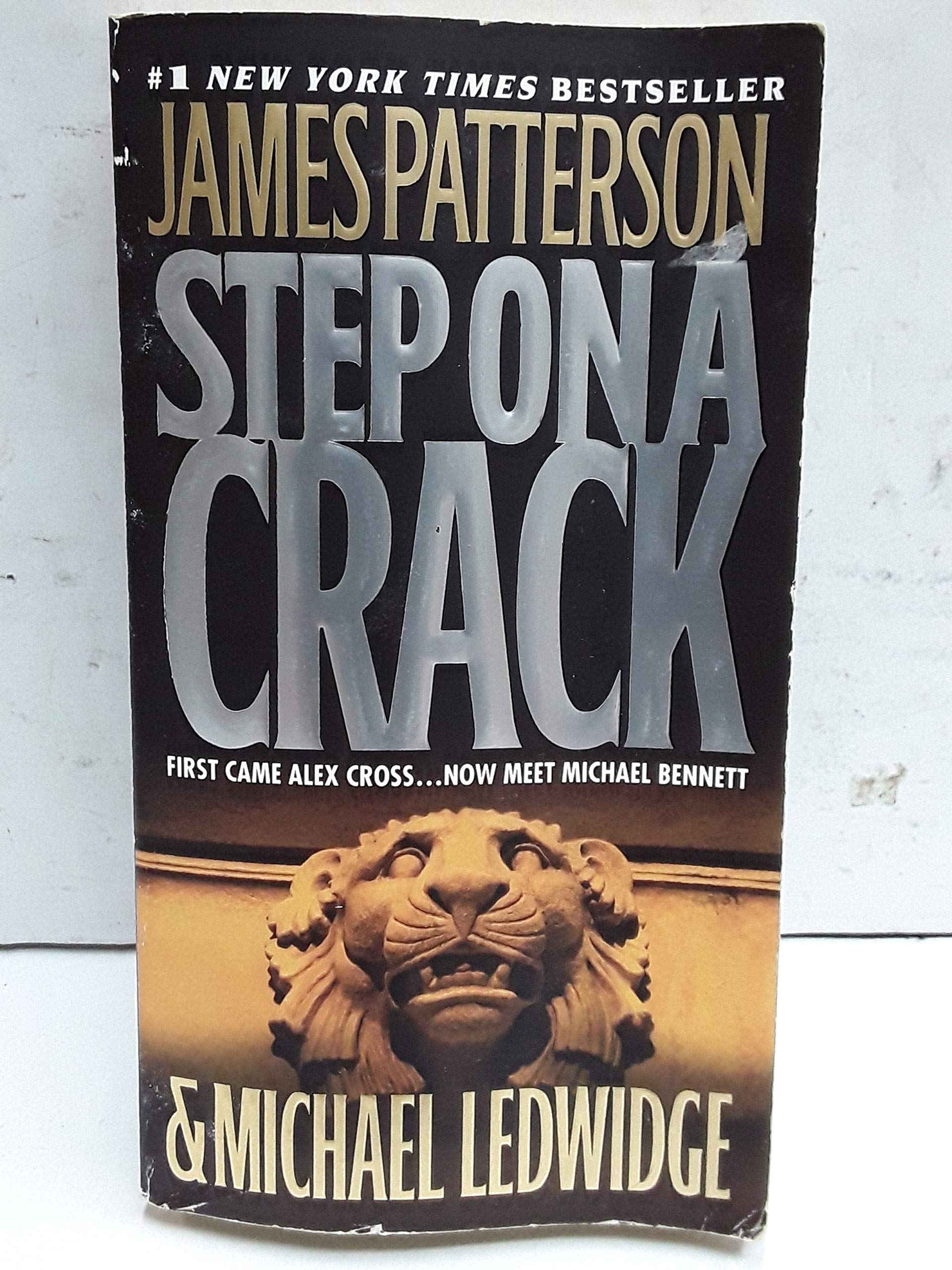 Step On a Crack (A Michael Bennett Thriller, 1) The Happy Book Stack