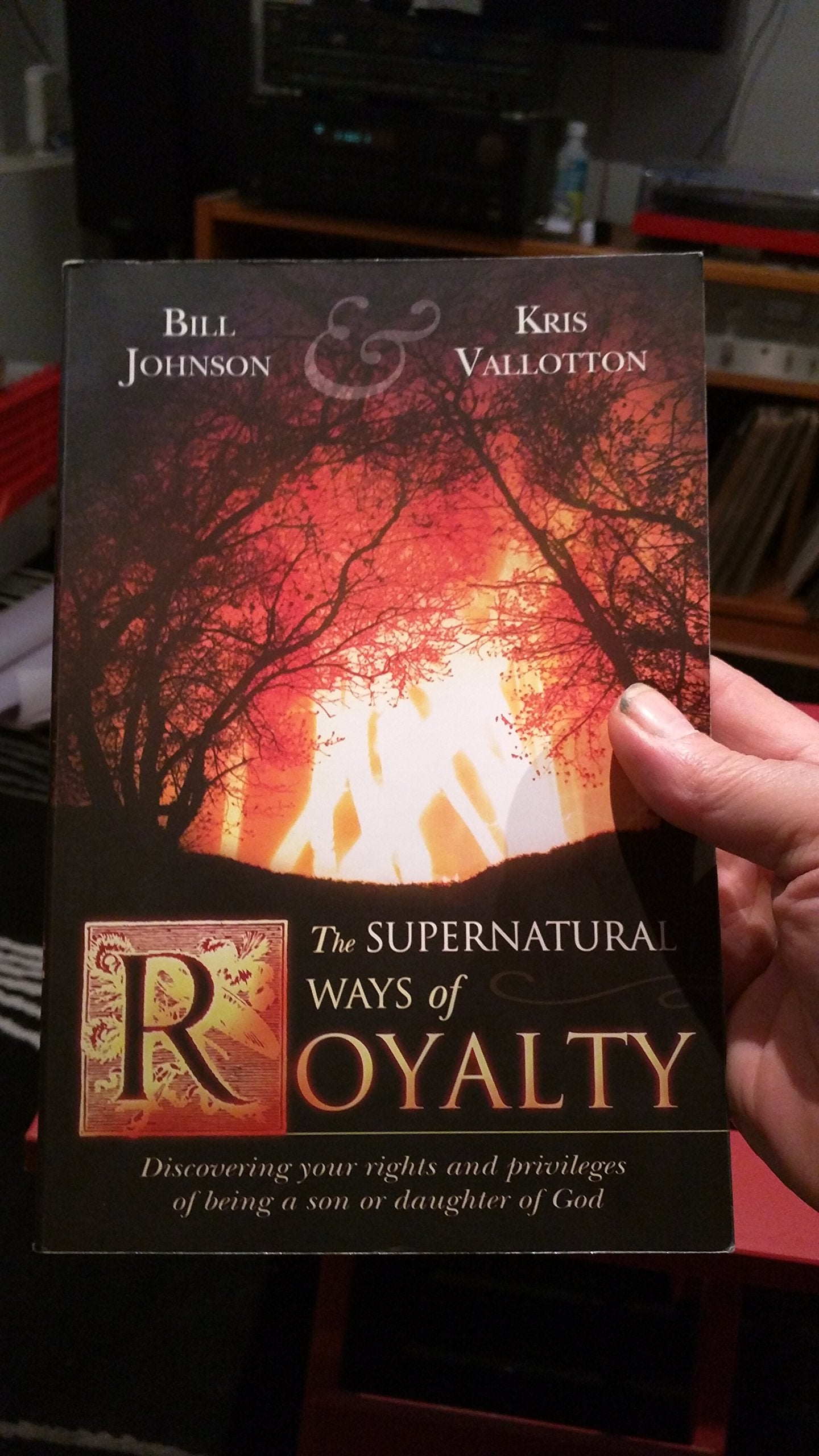 The Supernatural Ways of Royalty: Discovering Your Rights and Privileges of Being a Son or Daughter of God The Happy Book Stack