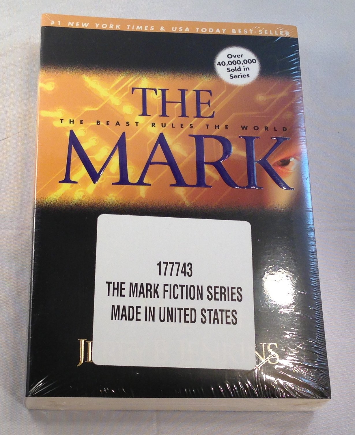 The Mark: The Beast Rules the World (Left Behind No. 8) The Happy Book Stack