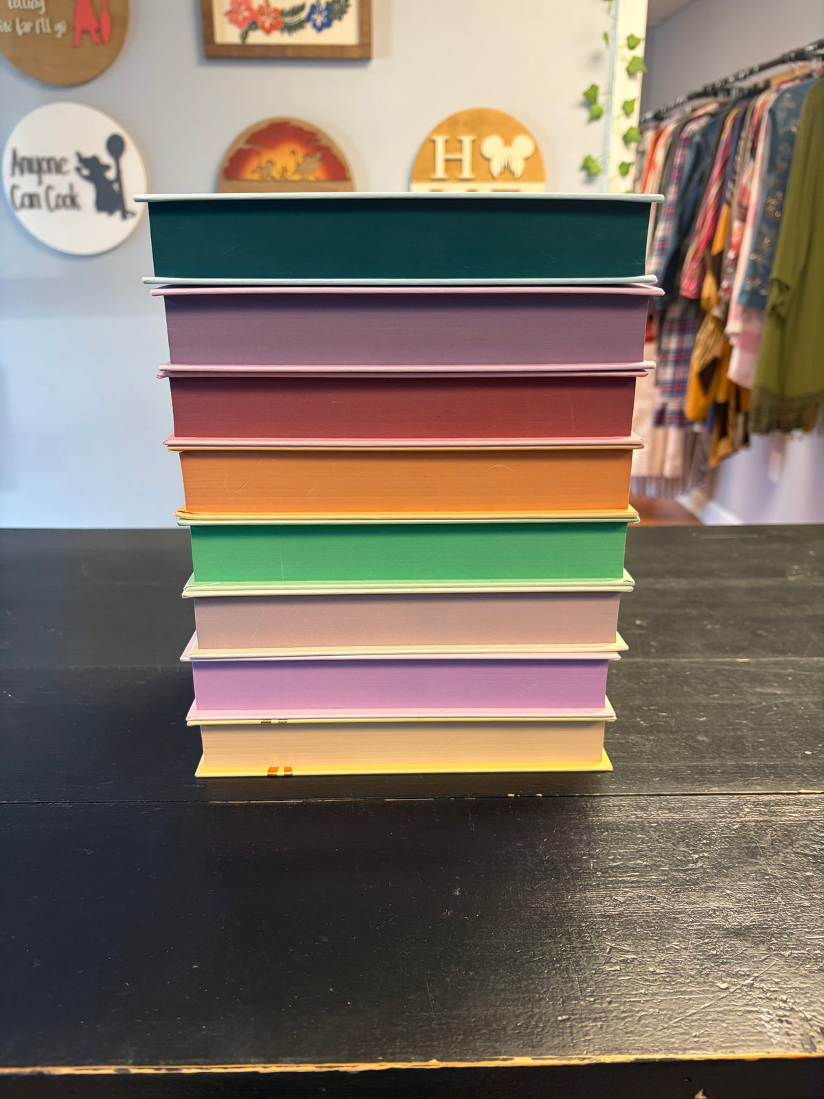 Bridgerton Series by Julia Quinn – Illumicrate Exclusive Special Editions, 8-Volume Hardcover Set with Sprayed Edges Illumicrate