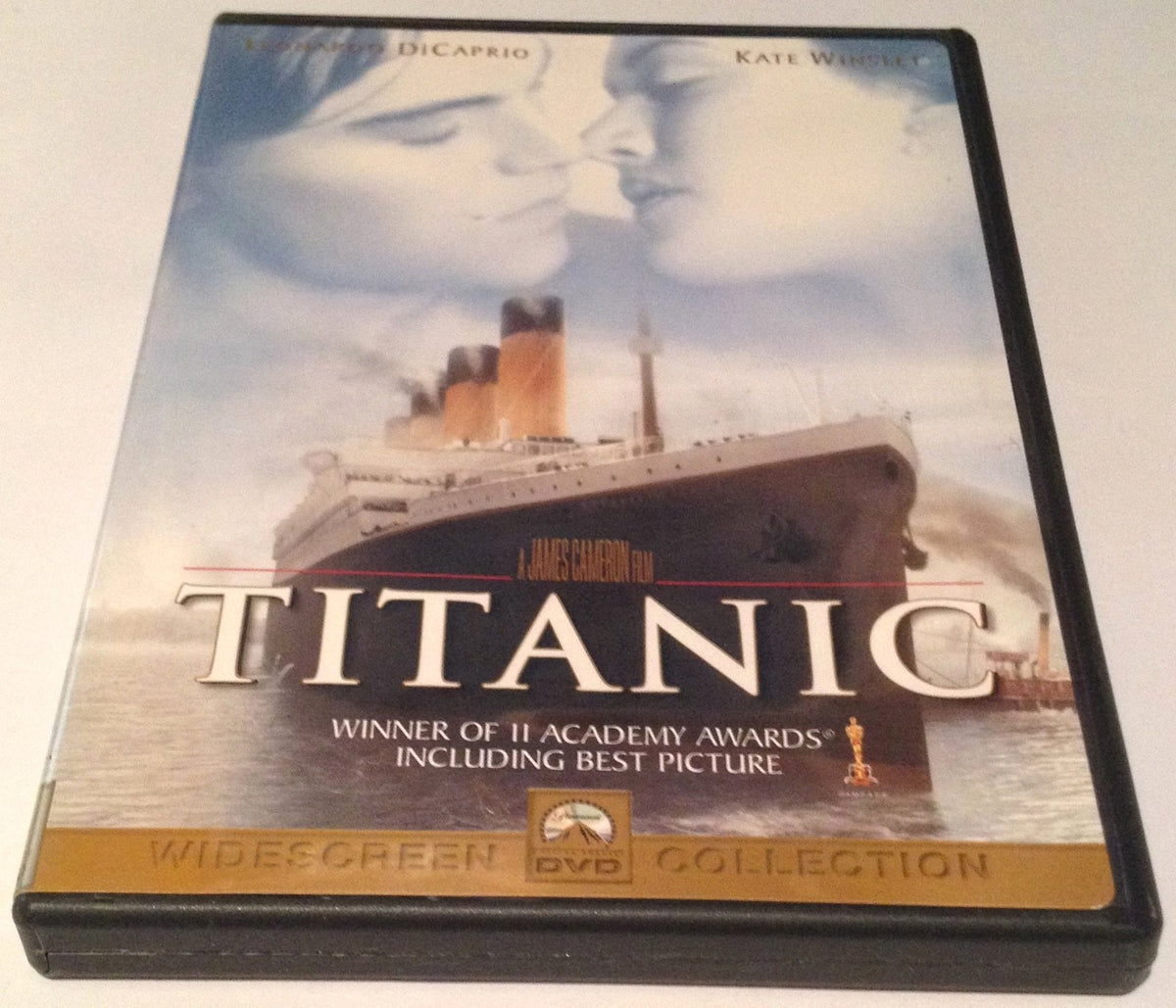 Titanic The Happy Book Stack