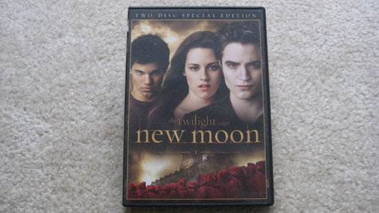 The Twilight Saga: New Moon (Two-Disc Special Edition) - 899